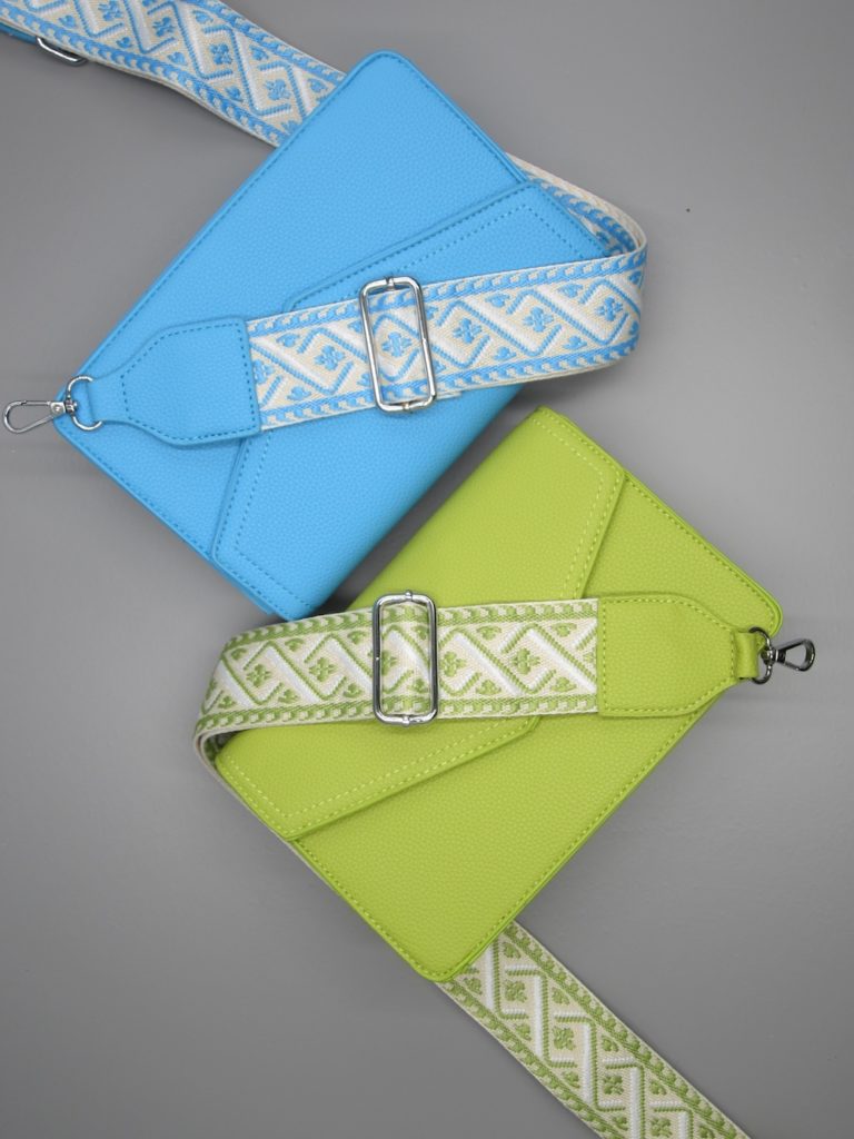vegane Damen Handtasche blau grün Taschengurt Wechselgurt silber Karabiner Kunstleder