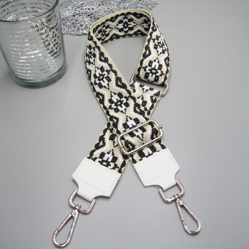 Taschengurt weiß , Mosaik Design weiß schwarz, Karabiner silber